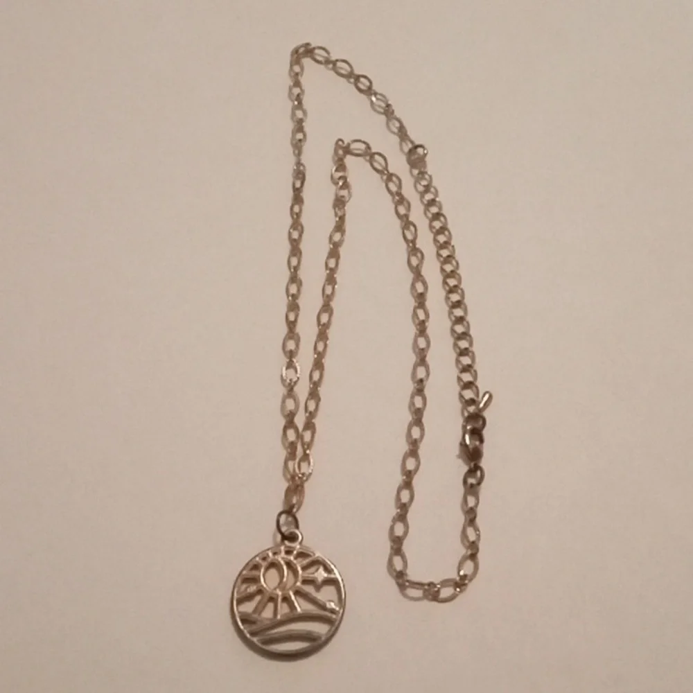 #1056.  5 Piece Assorted Gold Toned Pendant Necklace Bundle - Picture 5 of 11